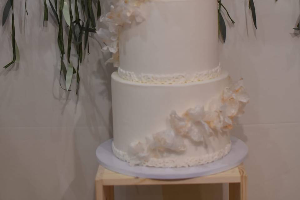 Wedding cake cascade volante