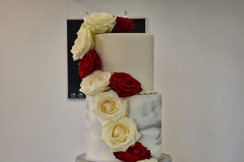 Wedding cake marbré fleuri