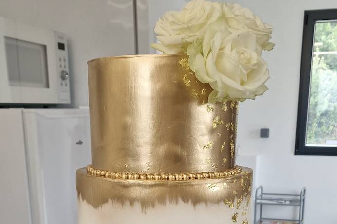 Wedding cake blue & gold