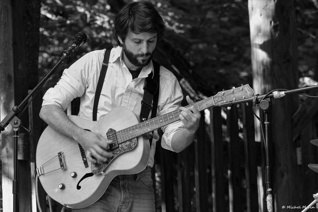 Raph TILMAN (guitare & chant)