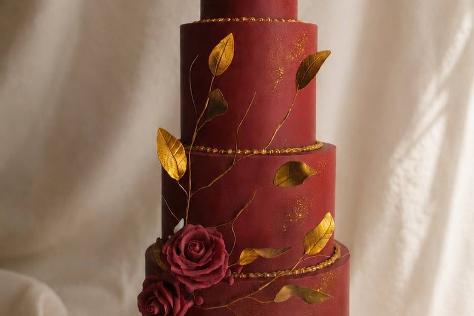 Wedding cake rouge bordeaux