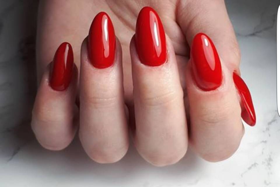 Ongles rouge toujours