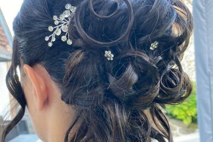 Chignon bouclé haut