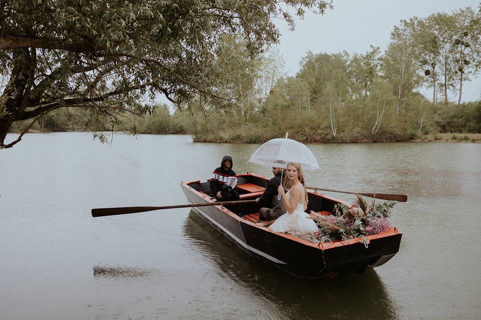 Arrivée en barque de la mariée