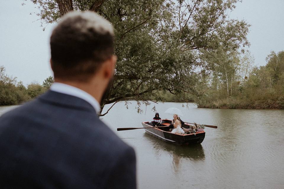 Arrivée en barque de la mariée