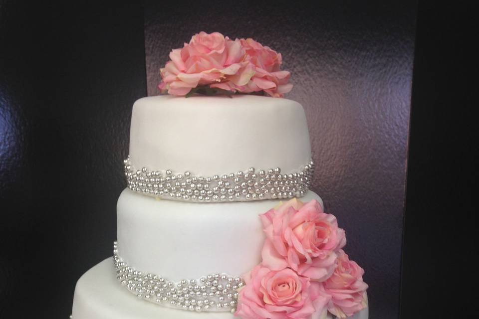 Wedding cake blanc, gris et ro