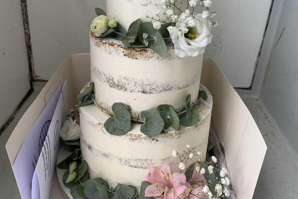 Nude cake