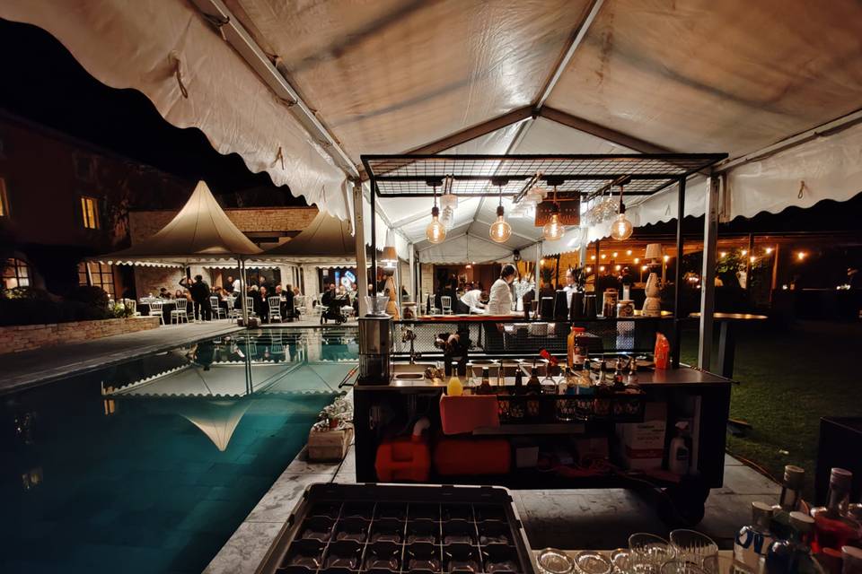 Le bar vu derrière