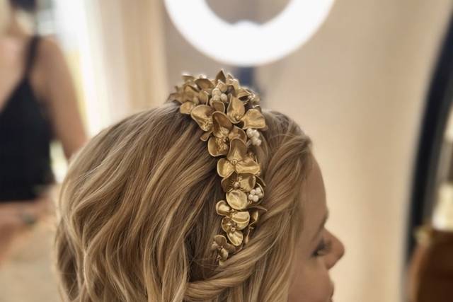Carré wavy avec headband doré