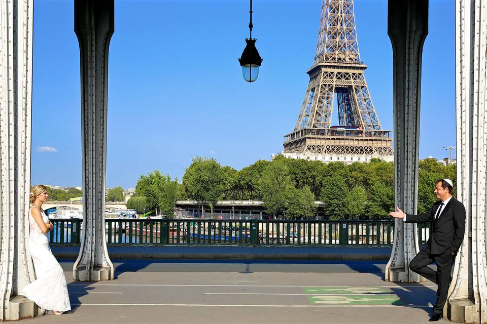 Photo couple sur pont paris