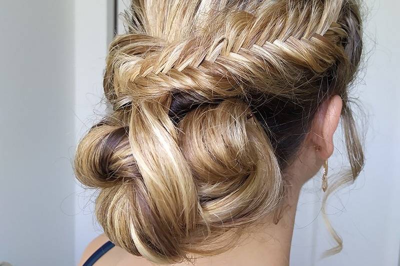 Chignon bas natte poisson