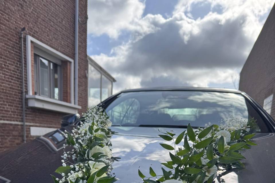 Voiture fleurie