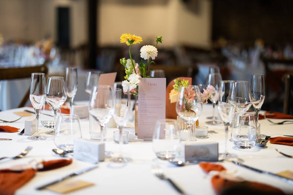 Décoration de tables avec menu