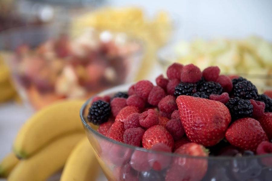 Des salades des fruits frais