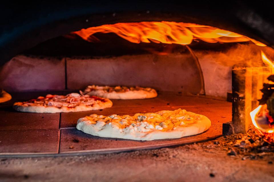 Pizzas au feu de bois