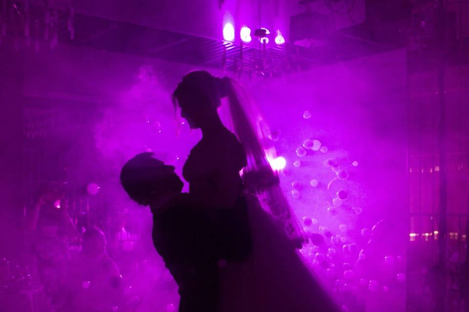 Mariés dans un nuage de fumée