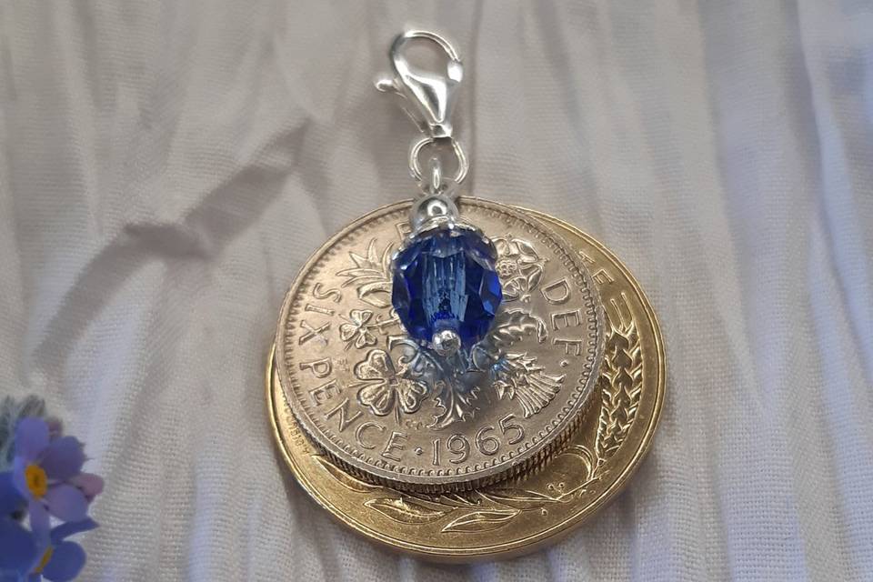 Charm bleu et 6 pence