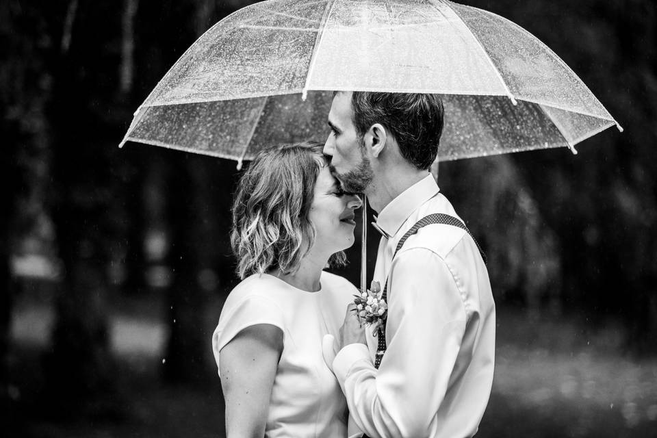 Couple sous la pluie