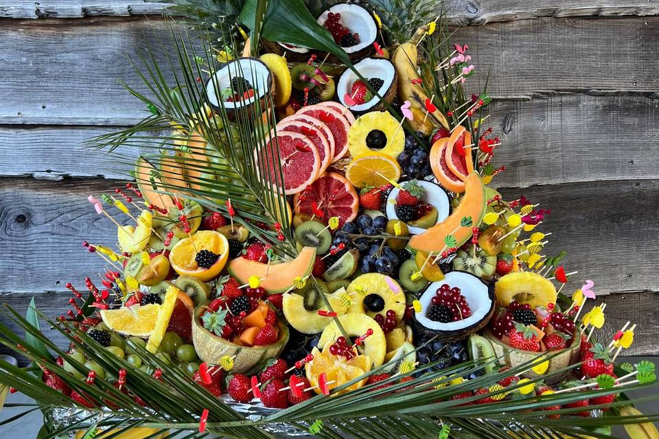 Pièce montée de fruits
