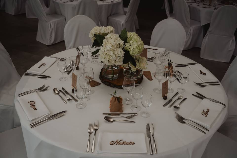 table_mariage_fleurs_blanches