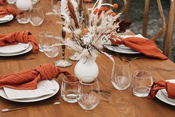 Table avec fleurs séchées