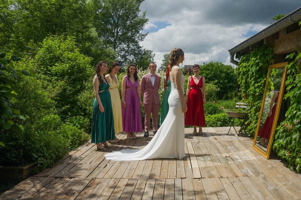 Une mariée bien entourée