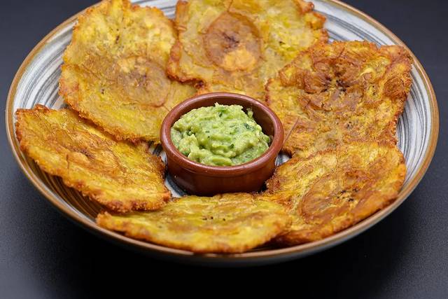 Patacones + Guacamole