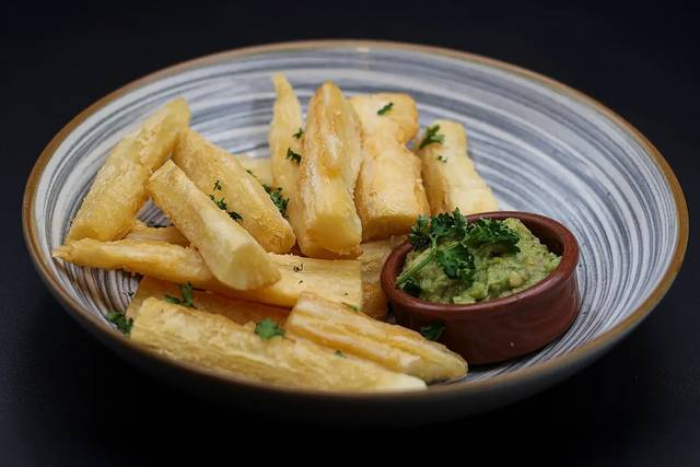 Yuca Frita + Guacamole