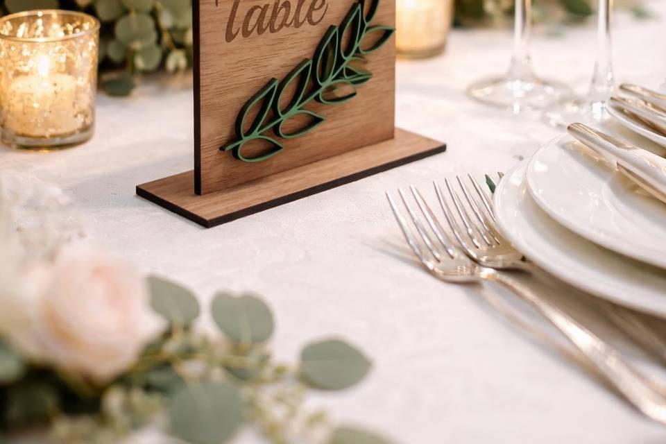 Numéro de table bois vert