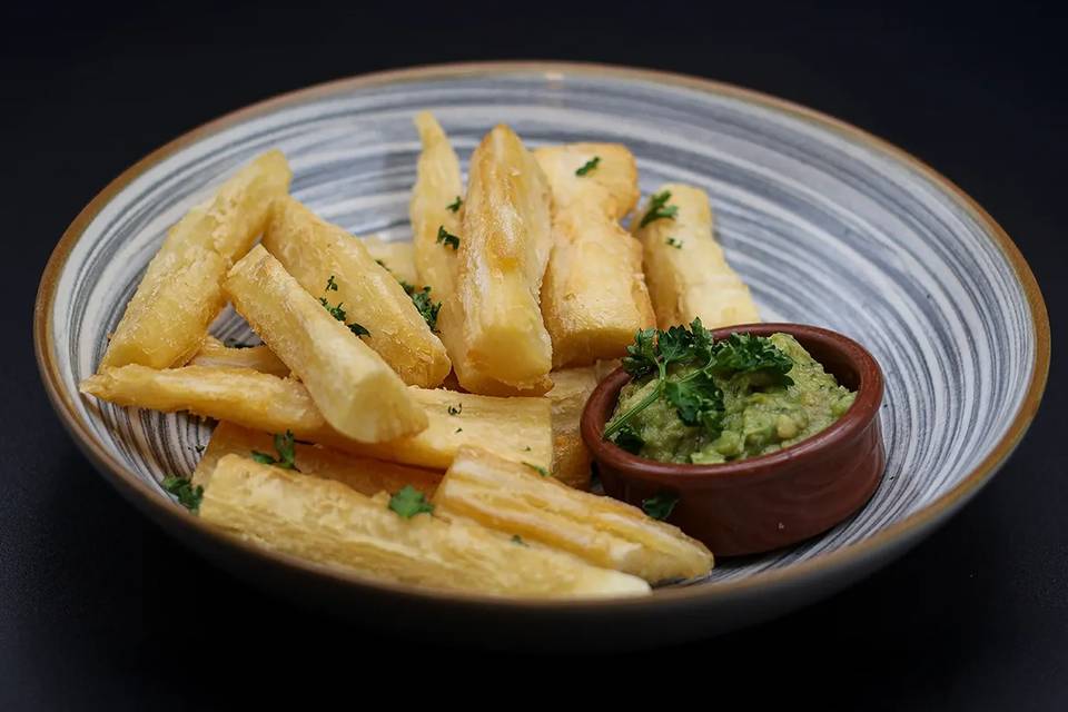 Yuca Frita + Guacamole
