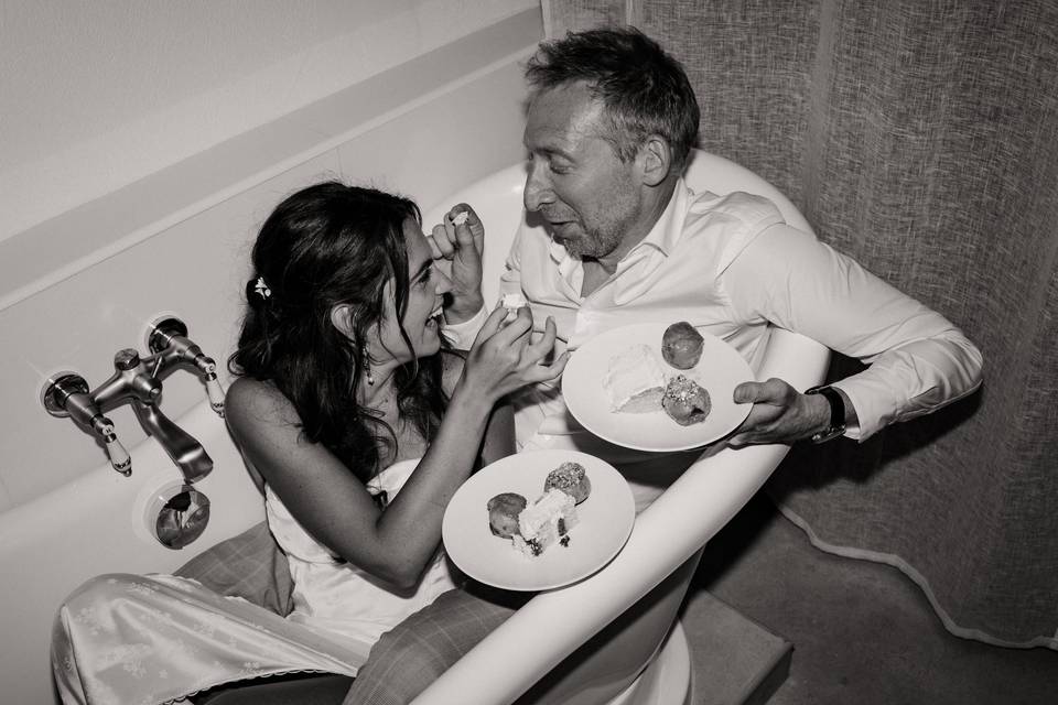 Dans le bain de suite nuptiale
