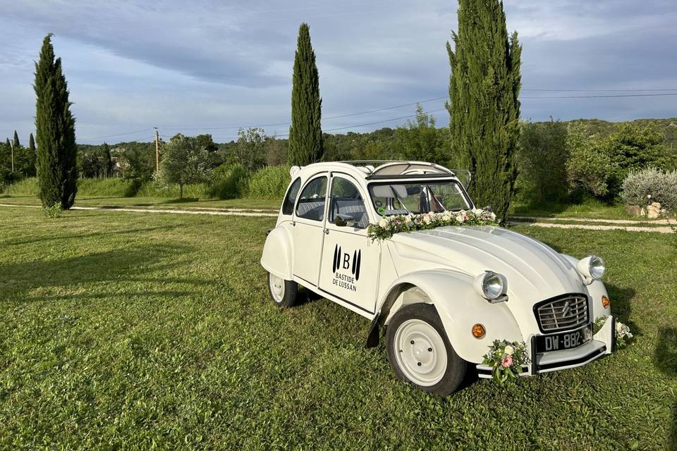 La 2CV de la bastide