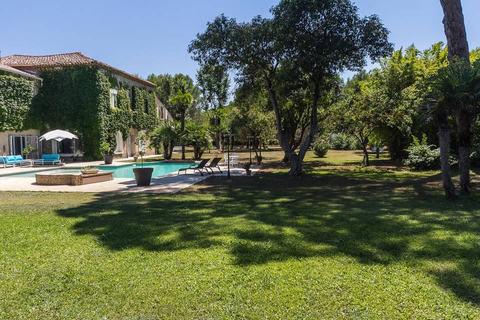 Le parc côté piscine