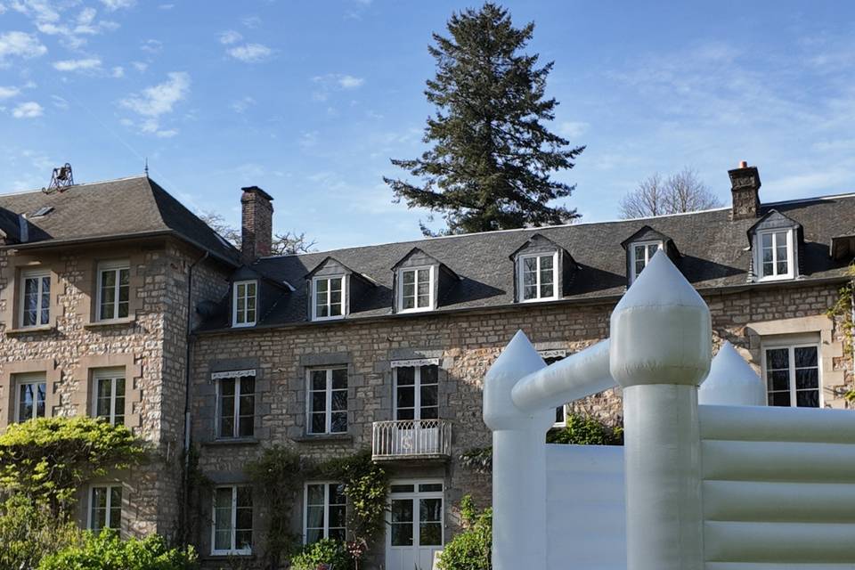 Château gonflable blanc