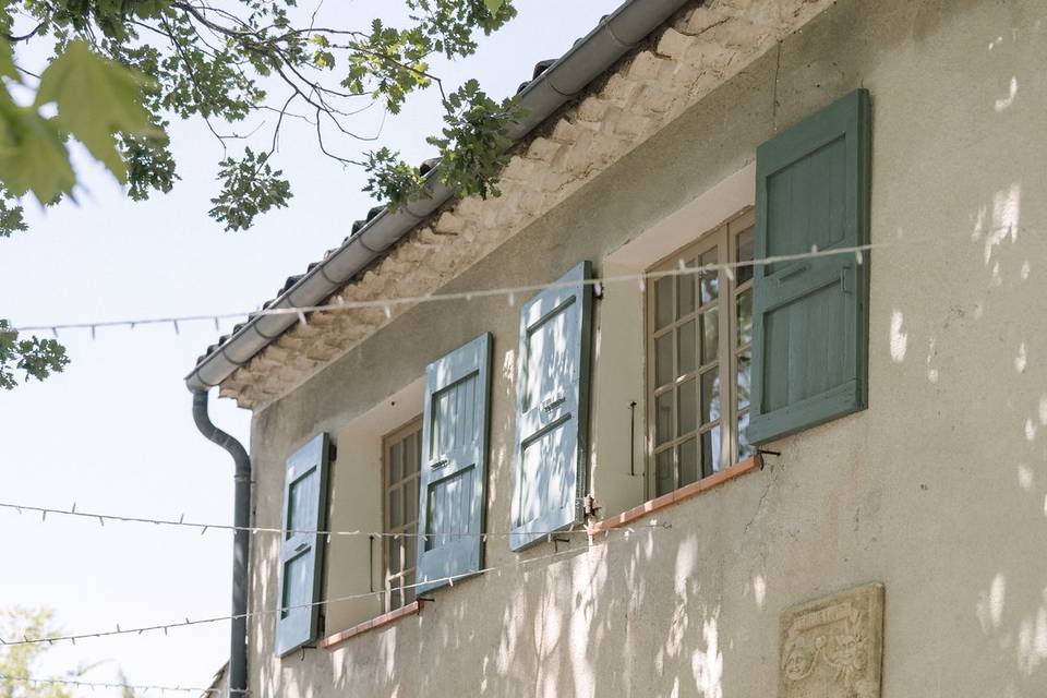 La façade du mas