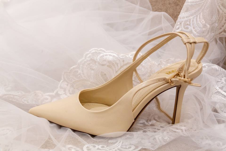 chaussure_mariee_salon_cuir_beige