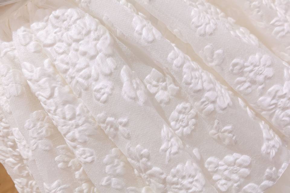 robe_mariee_tissu_fleurs_relief
