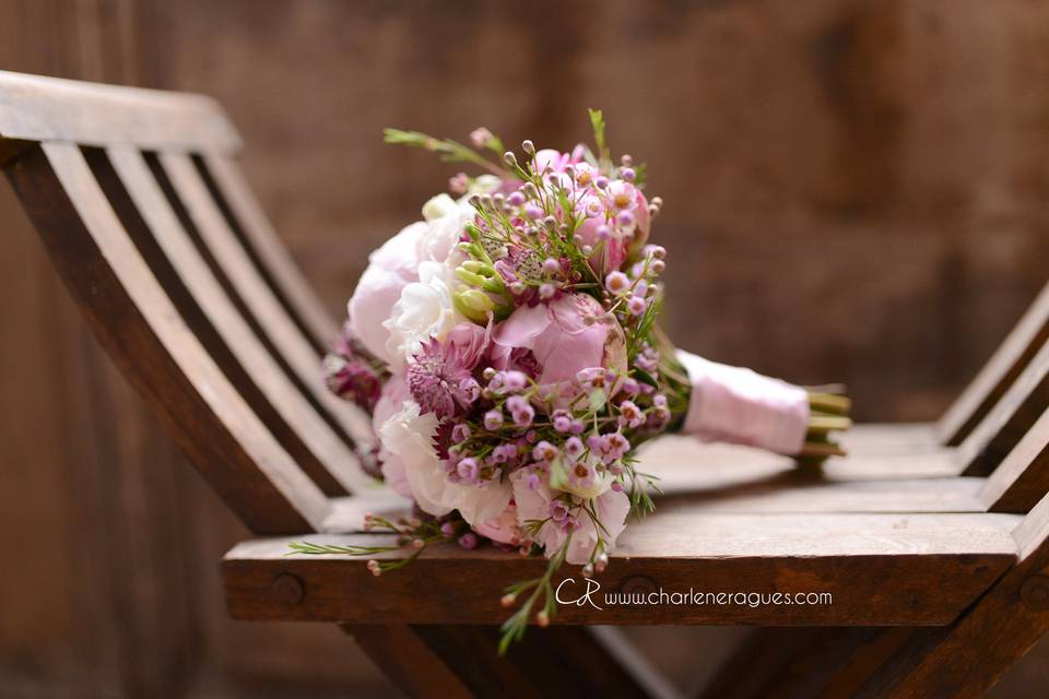 Boule de roses sur chandelier