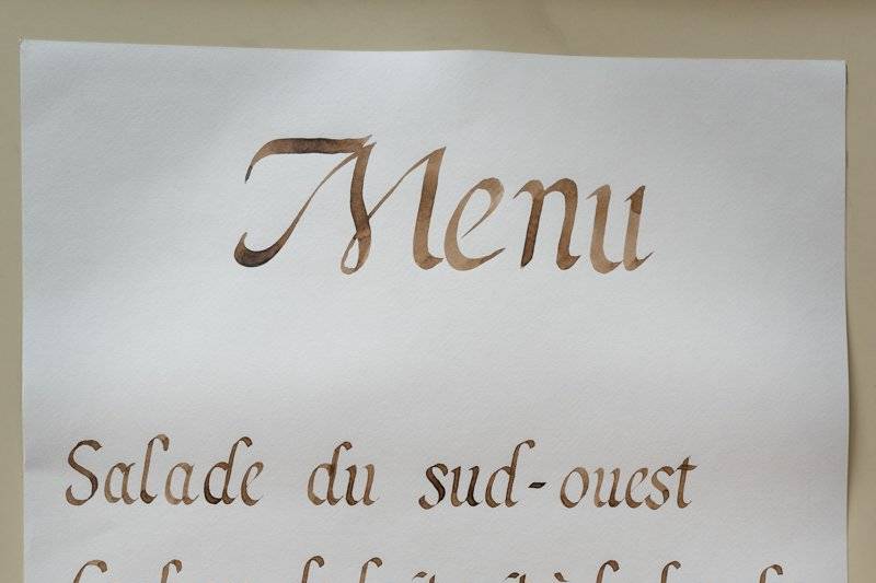 Menu calligraphié sur A2