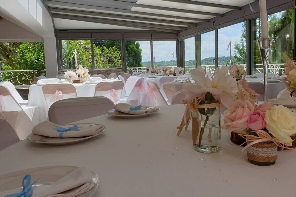 Tables mariage véranda