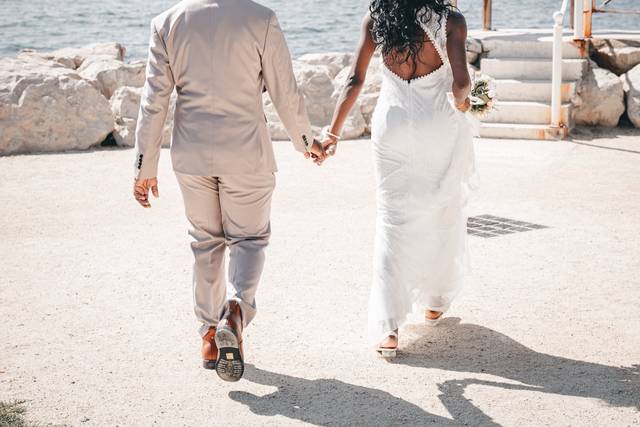 Mariage devant la mer en été