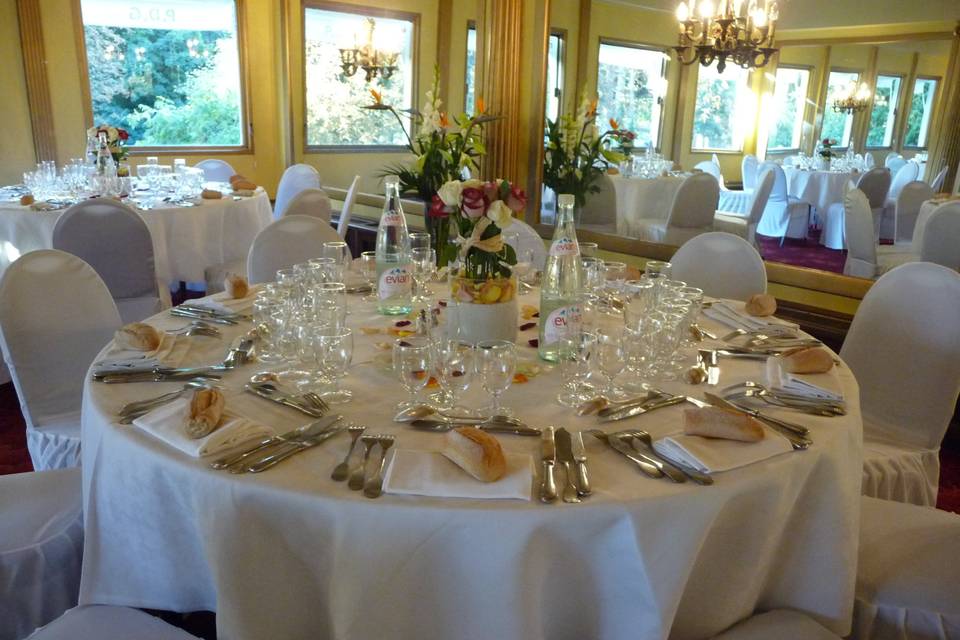 TABLES DE 10 A 12 PERSONNES