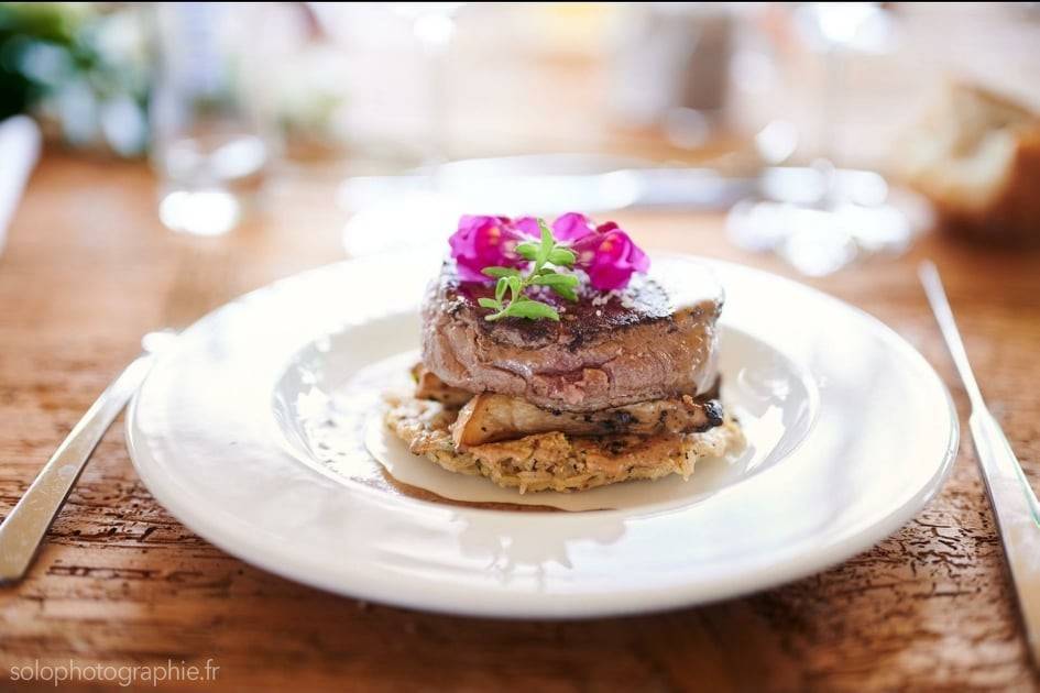 Filet de bœuf rôti, réduction