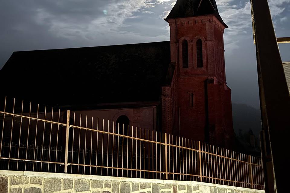 Lune sur l'église