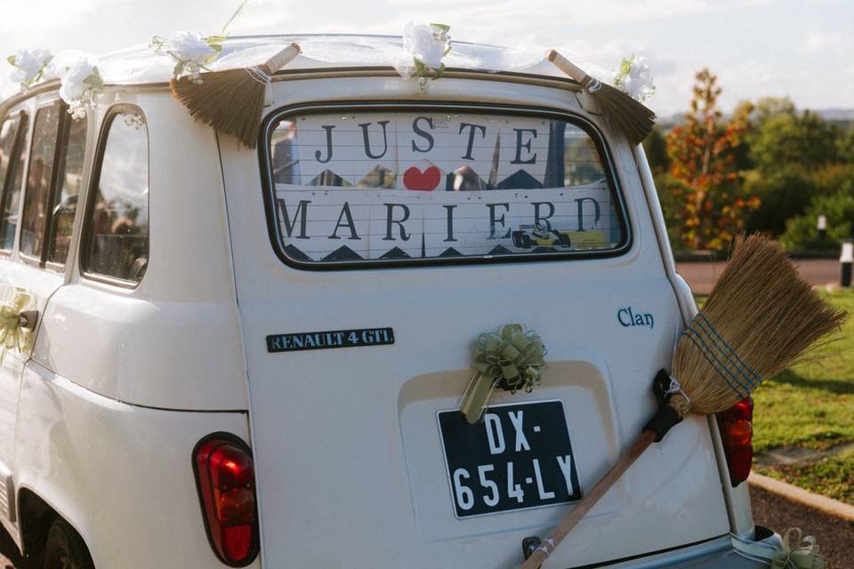 Voiture de mariés