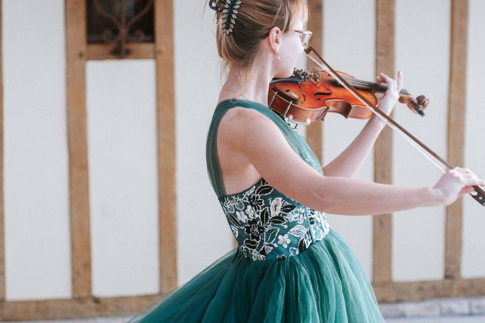 Violoniste sur la terrasse