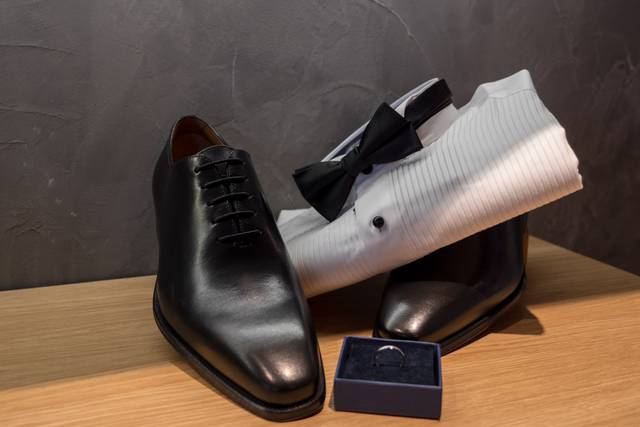 Souliers et chemises plastrons