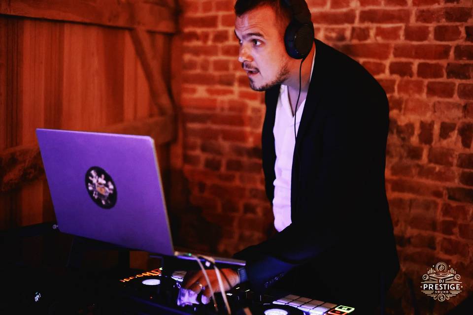 Dj et saxophoniste