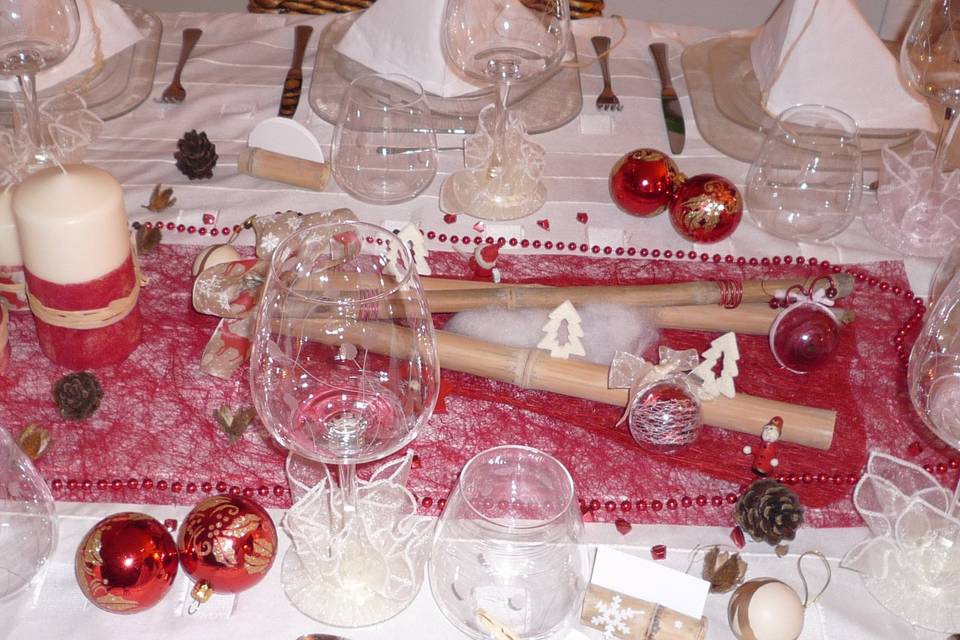 Table de Noël beige et rouge