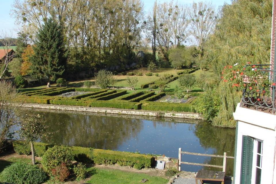 Etang et jardin